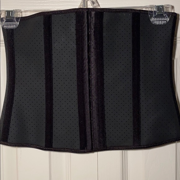 Yianna Other - NWOT Yianna waist trainer